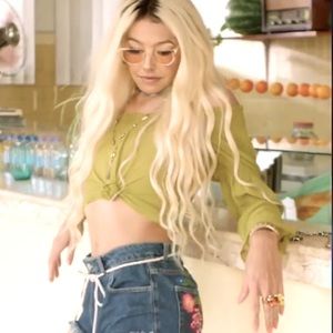 Meet your Posher, Carrie